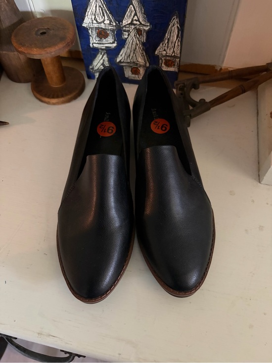 Indigo Shoes - NWOT Women’s Black Slip-On Leather Loafers